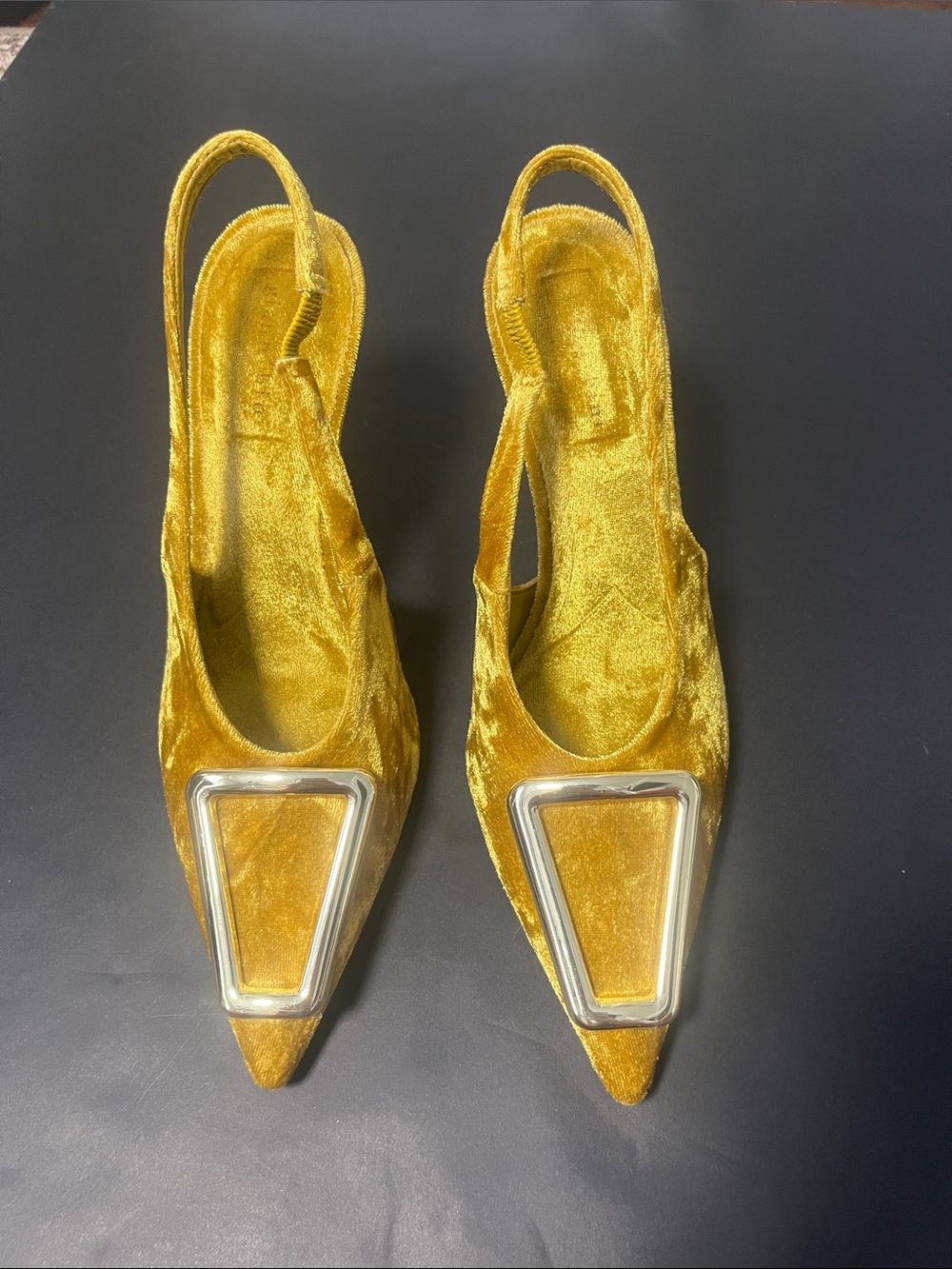 Gianni Bini Gold Velvet Jalen sling back pump size 7.5 M